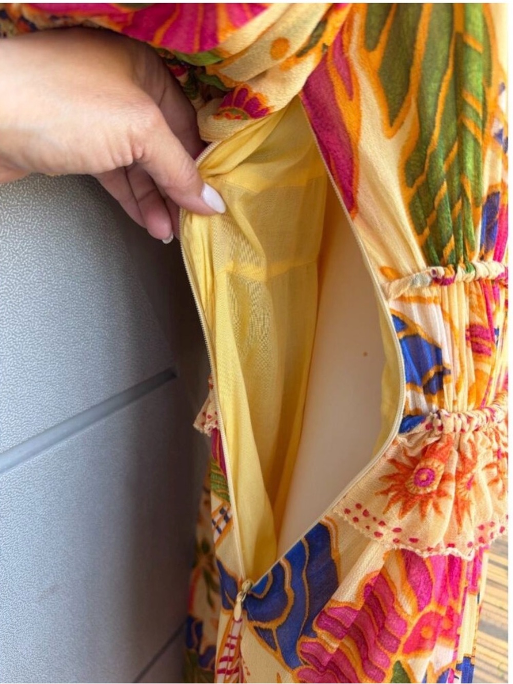 FARM RIO Tropical Print V-Neck Maxi Dress in Yellow - Picture 6 of 12